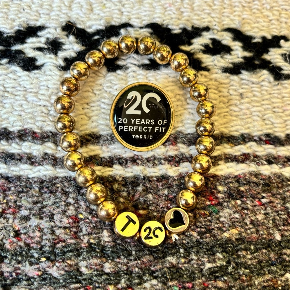 TORRID GOLD BEADED BRACELET AND PIN 20 YEAR ANNIVERSARY